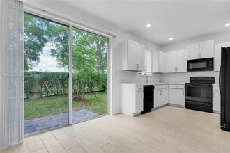 2445 SE 10th St in Homestead, FL - Building Photo - Building Photo