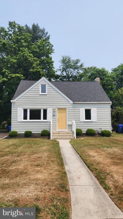 225 Deptford Rd in Glassboro, NJ - Building Photo