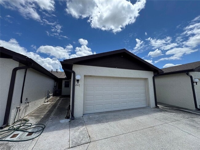 2410 Hartridge Point Dr W, Unit 23 in Winter Haven, FL - Building Photo - Building Photo