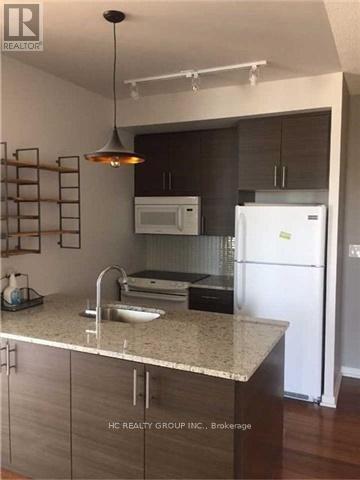 70 Forest Manor Rd in Toronto, ON - Building Photo - Building Photo