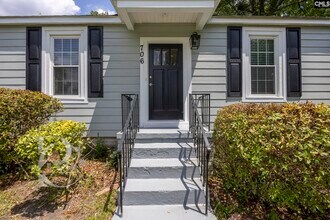 706 S Bonham Rd in Columbia, SC - Building Photo - Building Photo