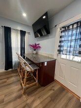 206 Neponset Ave, Unit Apt 2-Floor 1 in Boston, MA - Building Photo - Building Photo