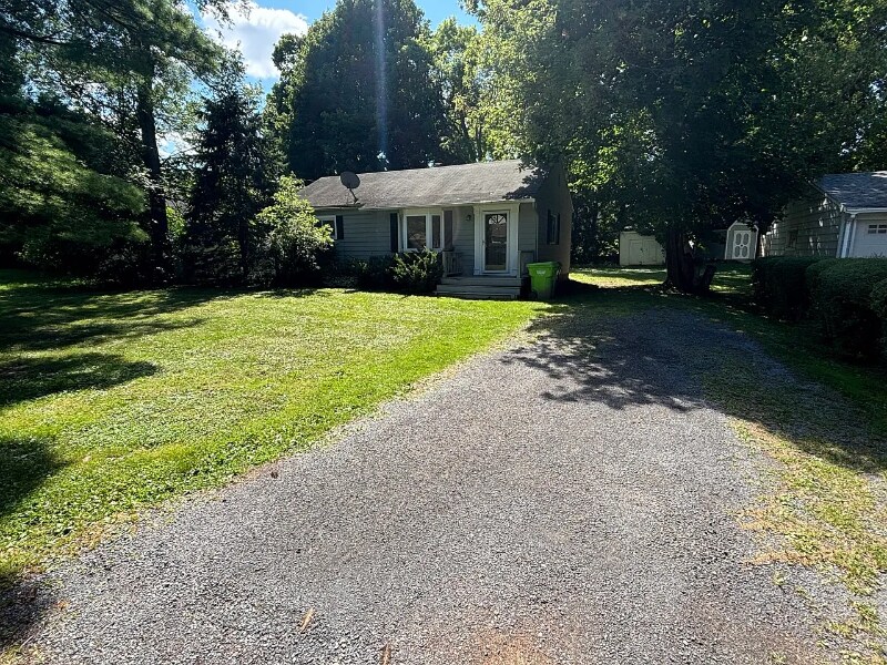 305 Hunt Dr in Fayetteville, NY - Building Photo