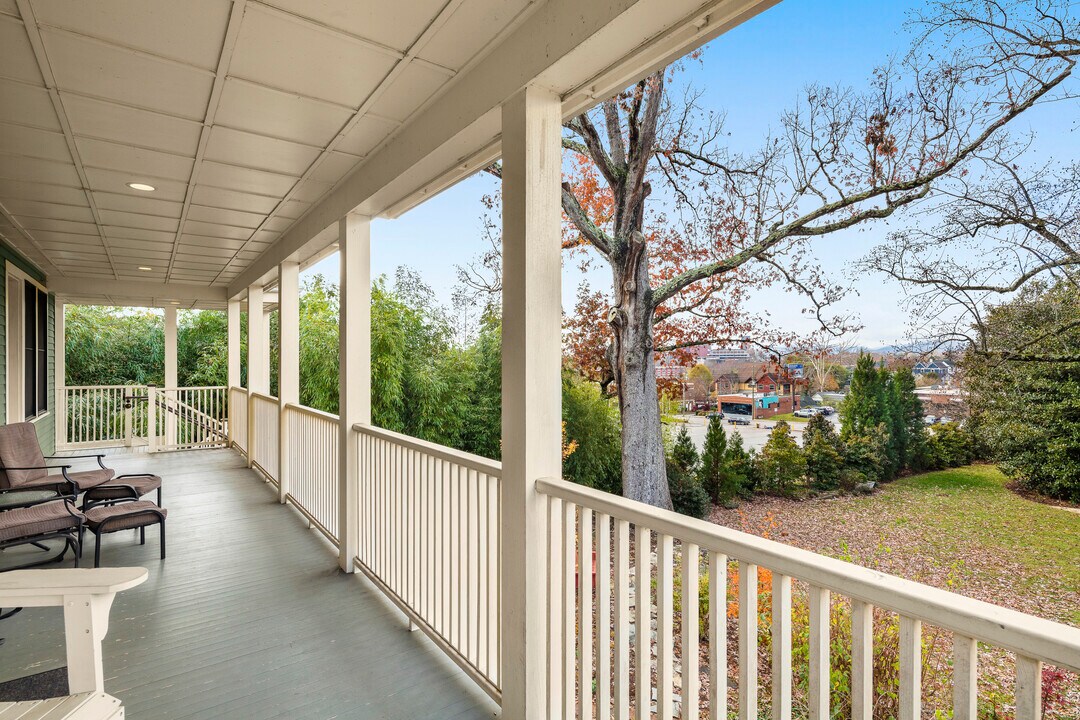 279 E Chestnut St, Unit 201 in Asheville, NC - Building Photo