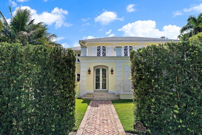 210 Emerald Ln in Palm Beach, FL - Building Photo - Building Photo