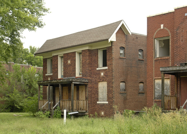 5651 Hebert St in St. Louis, MO - Foto de edificio - Building Photo