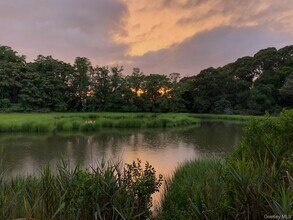 9 Helens Ln in Southampton, NY - Building Photo - Building Photo