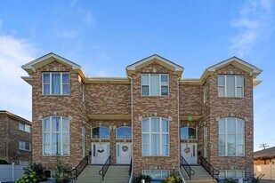 7943 W 92nd St in Hickory Hills, IL - Building Photo