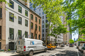 247 E 48th St in New York, NY - Building Photo - Building Photo