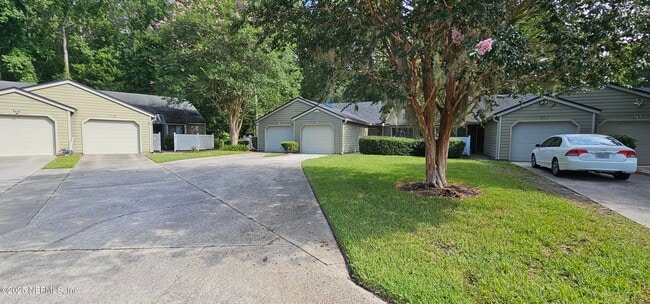 7610 Baymeadows Cir W in Jacksonville, FL - Building Photo - Building Photo