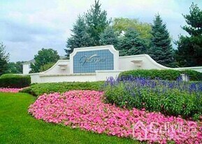 936 Waterford Dr in Edison, NJ - Building Photo