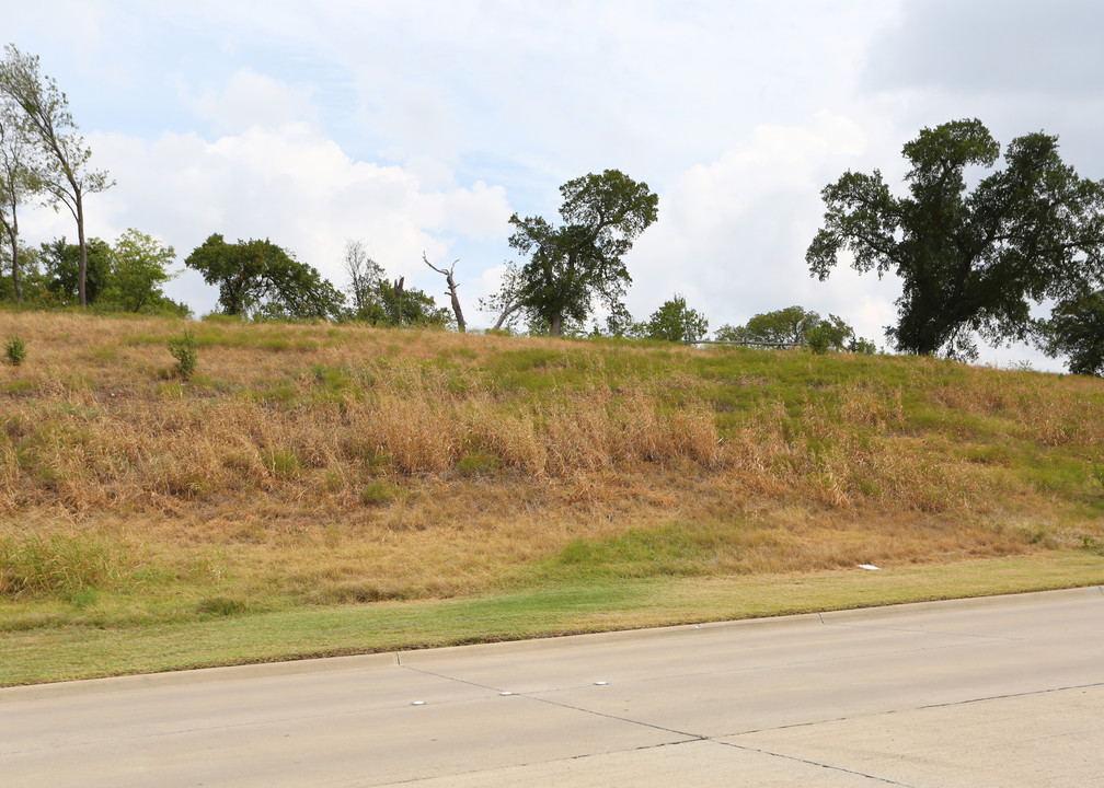 Austin Oaks in The Colony, TX - Building Photo