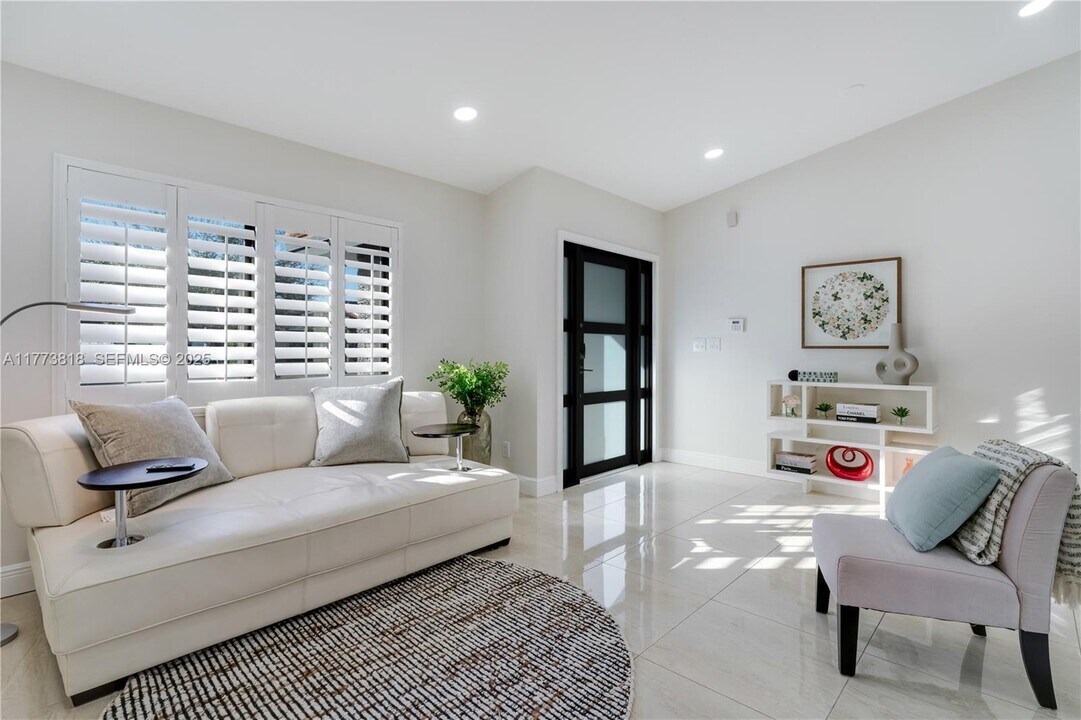 14517 SW 98th Terrace in Miami, FL - Building Photo