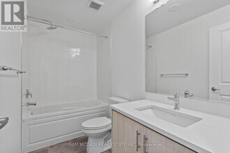 4 Timber Falls Dr in Brampton, ON - Building Photo - Building Photo