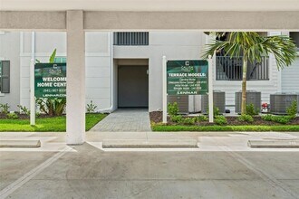 19140 Scallop Lp, Unit 401 in Bradenton, FL - Building Photo - Building Photo