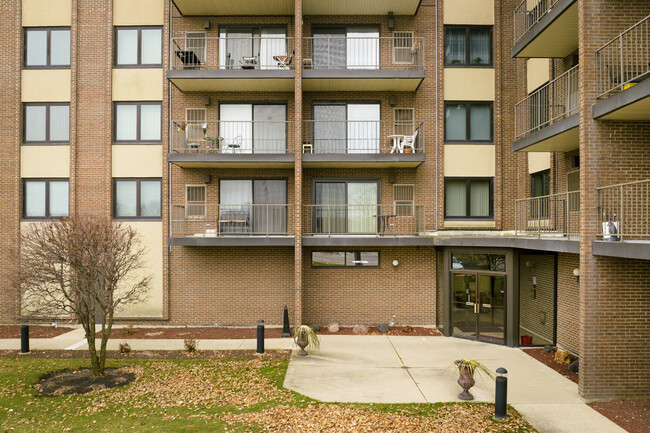 Irving Park Terrace Condominiums in Chicago, IL - Building Photo - Building Photo