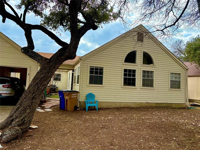 property at 8811 Pineridge Dr