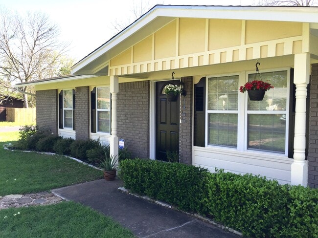 1405 Green Forest Dr