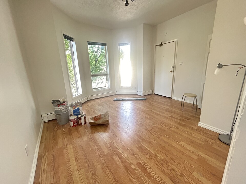 865 King St E in Hamilton, ON - Building Photo