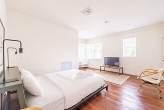 747 4th St in Miami Beach, FL - Building Photo - Building Photo