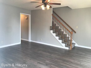 114 Cunningham Pl-Unit -Apt. A in Clarksville, TN - Foto de edificio - Building Photo