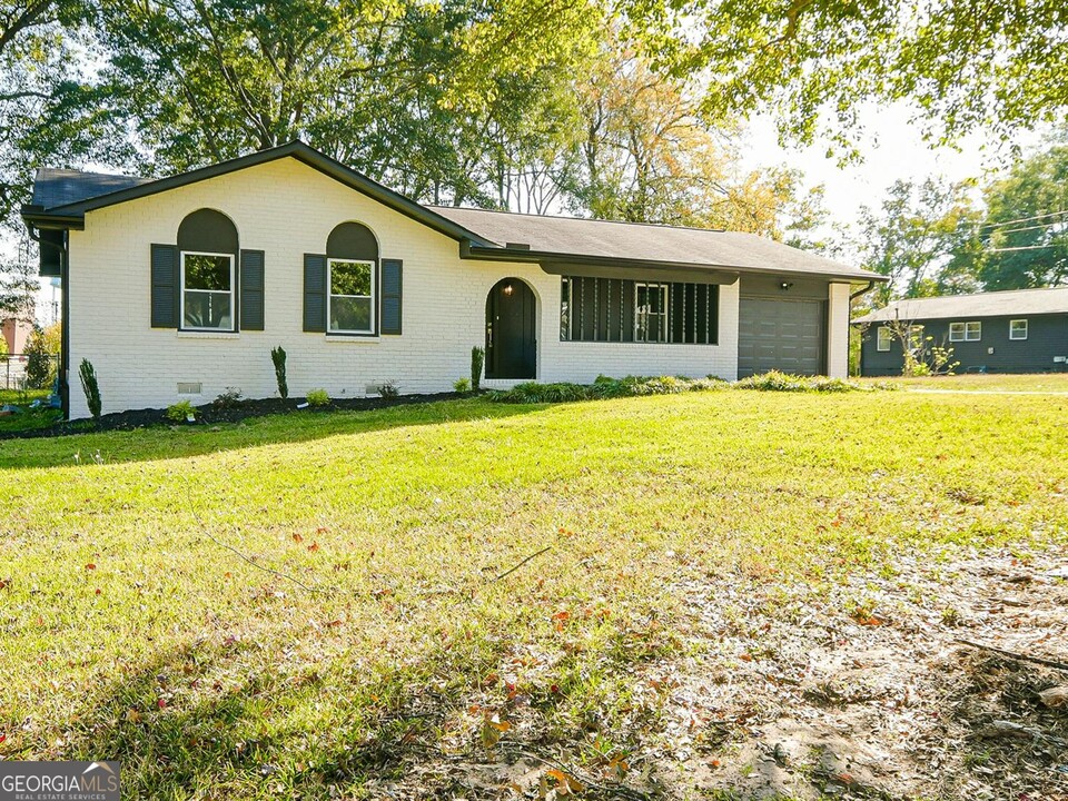 103 Bryant St in Stockbridge, GA - Building Photo