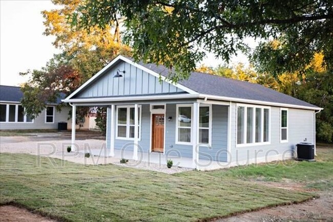 property at 704 Walnut St