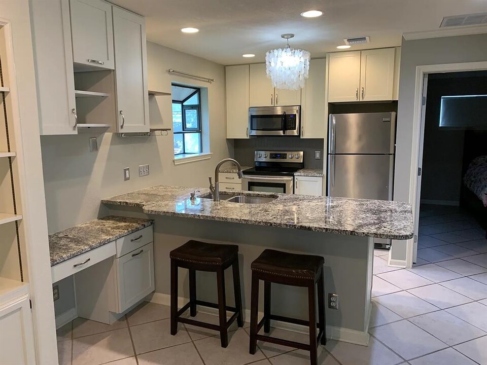 2412 Enfield Rd in Austin, TX - Building Photo