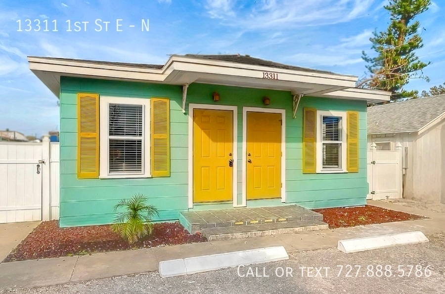 13311 1st St E in Madeira Beach, FL - Building Photo