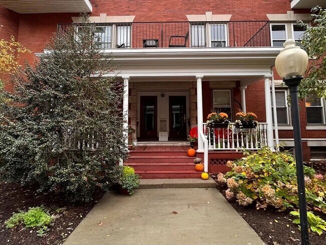 4 Auburn Ct, Unit 2