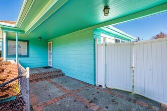 1910 NE Cramer St in Portland, OR - Building Photo - Building Photo