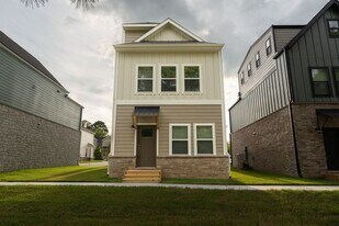 1319 Van Buren Ave in Fayetteville, AR - Building Photo