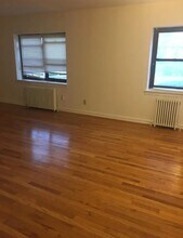 227 Prospect Ave, Unit F in Hackensack, NJ - Foto de edificio - Building Photo