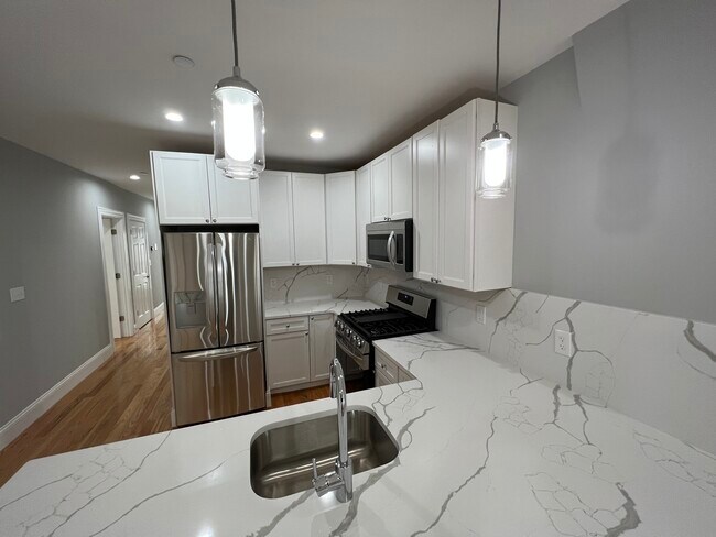 15 Harold St, Unit 2 in Somerville, MA - Foto de edificio - Building Photo