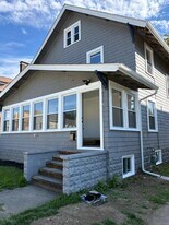 438 Wales Rd NE in Massillon, OH - Building Photo