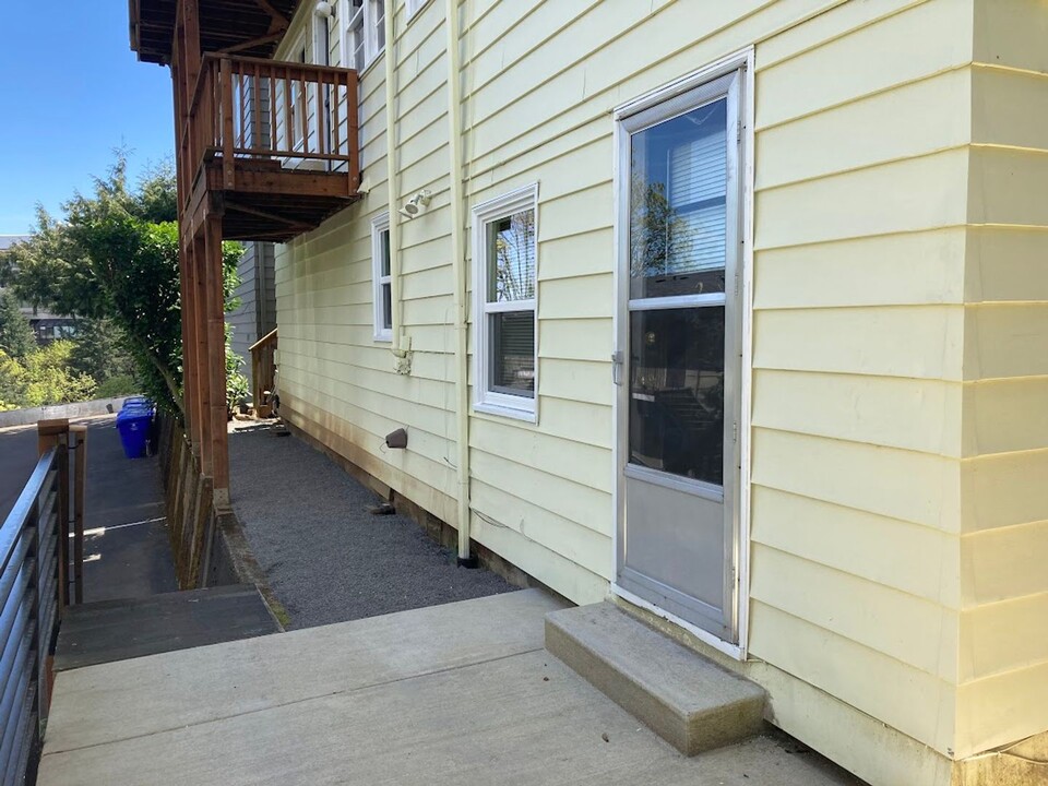 1015 SW Woods St in Portland, OR - Foto de edificio