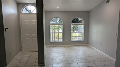 444 Vin Rose Cir SE in Palm Bay, FL - Foto de edificio - Building Photo