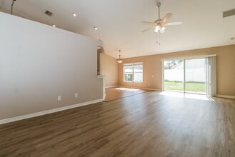 18134 Leafwood Cir in Lutz, FL - Foto de edificio - Building Photo