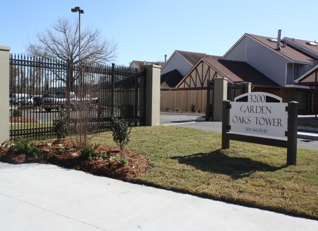 Garden Oaks Tower in New Orleans, LA - Foto de edificio - Building Photo