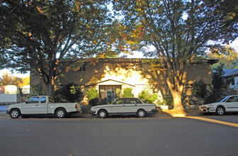 23rd & F St Apartments in Sacramento, CA - Building Photo - Building Photo