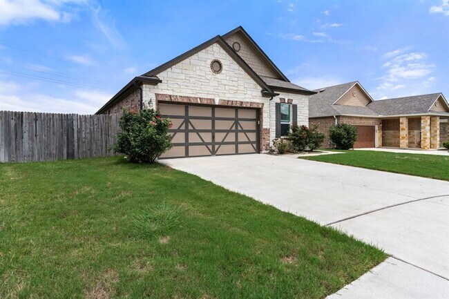 633 Weizenbock Ln in Austin, TX - Building Photo - Building Photo