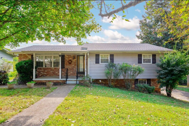 8912 Bayview Dr in Chattanooga, TN - Foto de edificio