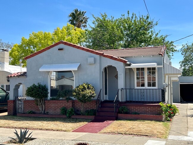 property at 228 E 17th St