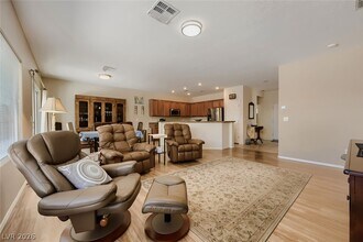 7536 Chaffinch St in North Las Vegas, NV - Building Photo - Building Photo