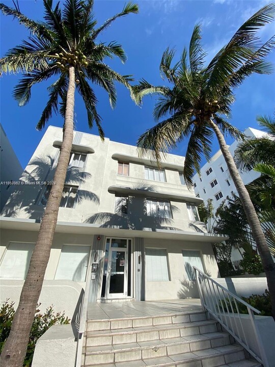 3710 Collins Ave in Miami, FL - Building Photo