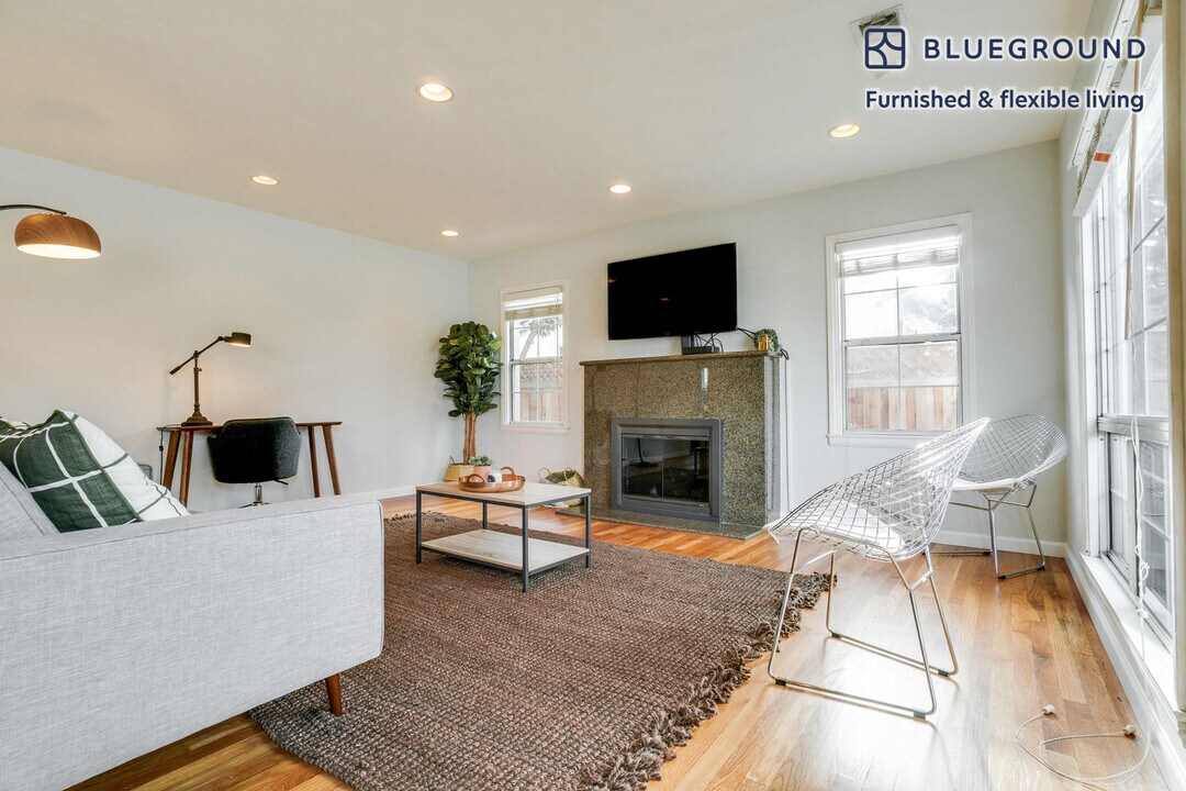 1126 Roy Ave in San Jose, CA - Building Photo
