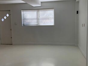 215 W Lake Dr NW in Atlanta, GA - Building Photo - Building Photo