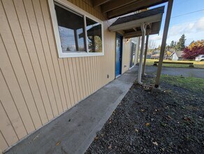 1702 Holman St in Shelton, WA - Building Photo - Building Photo