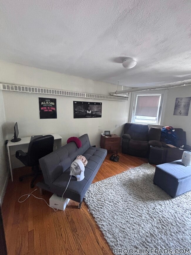 1589 Beacon St, Unit B