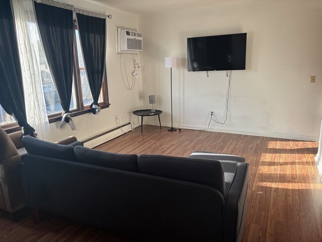 1902 W Broadway, Unit 1902 westbroadway